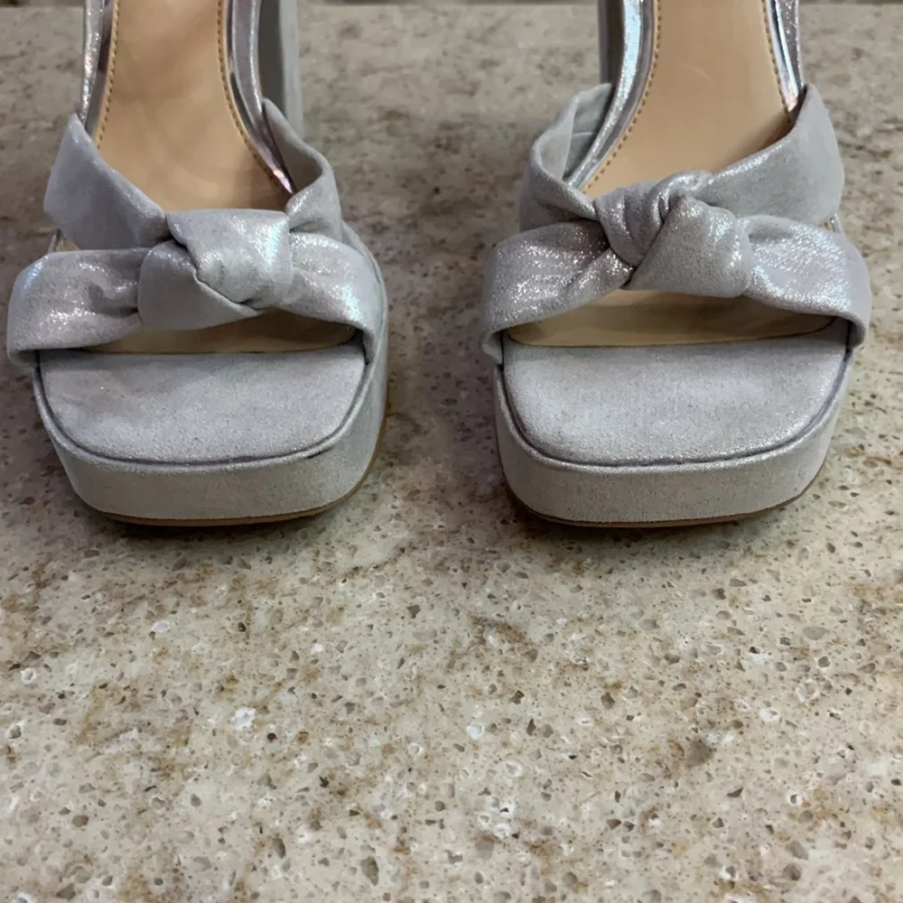 Jewel Badgley Mischka Valencia Platform Heels Size 7.5 - Picture 5 of 9